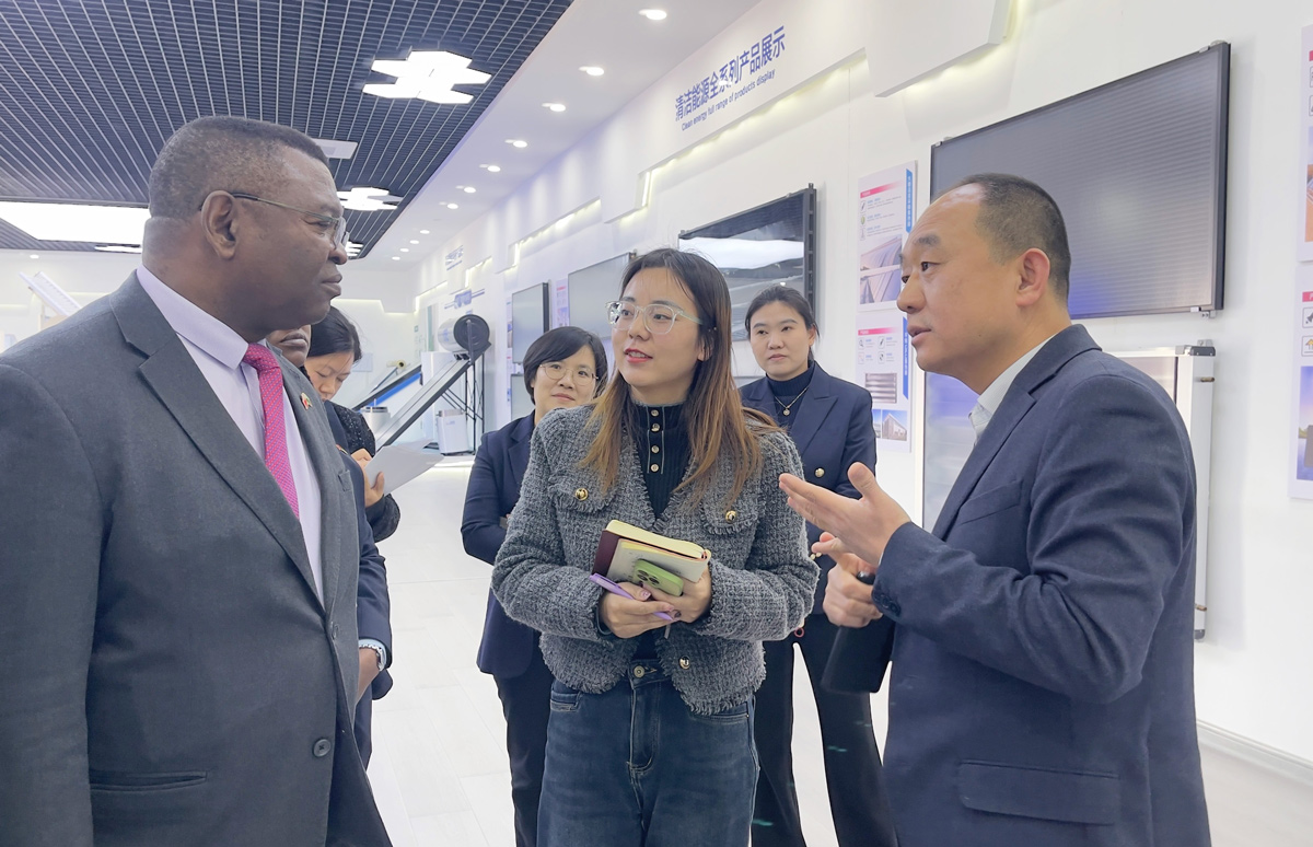 Посол Замбии посетил SOLETKS Group, чтобы обсудить перспективы сотрудничества в области новой солнечной энергетики